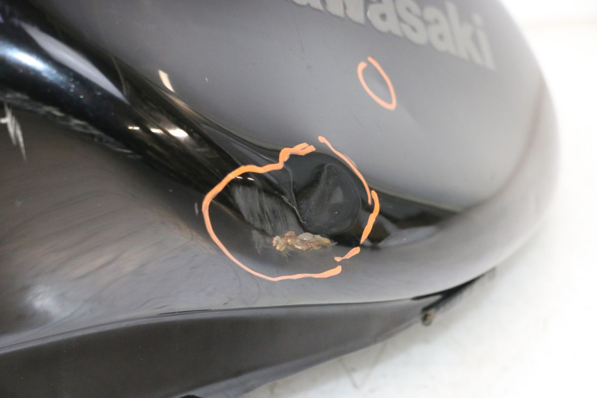photo de KRAFTSTOFFTANK KAWASAKI ER-6 ER6 N 650 (2005 - 2009) - Details der Befestigungspunkte