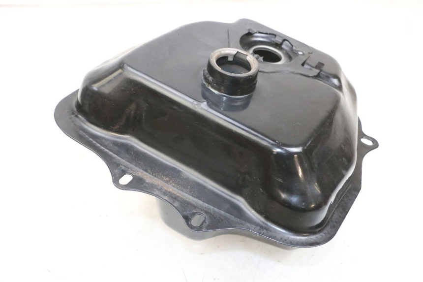 photo de KRAFTSTOFFTANK BTC FELICE SPORT 50 - Details der Befestigungspunkte