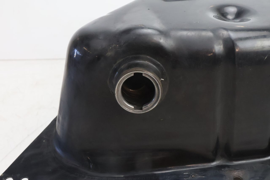 photo de KRAFTSTOFFTANK HONDA FES PANTHEON 2T 125 (1998 - 2002) - Details der Befestigungspunkte