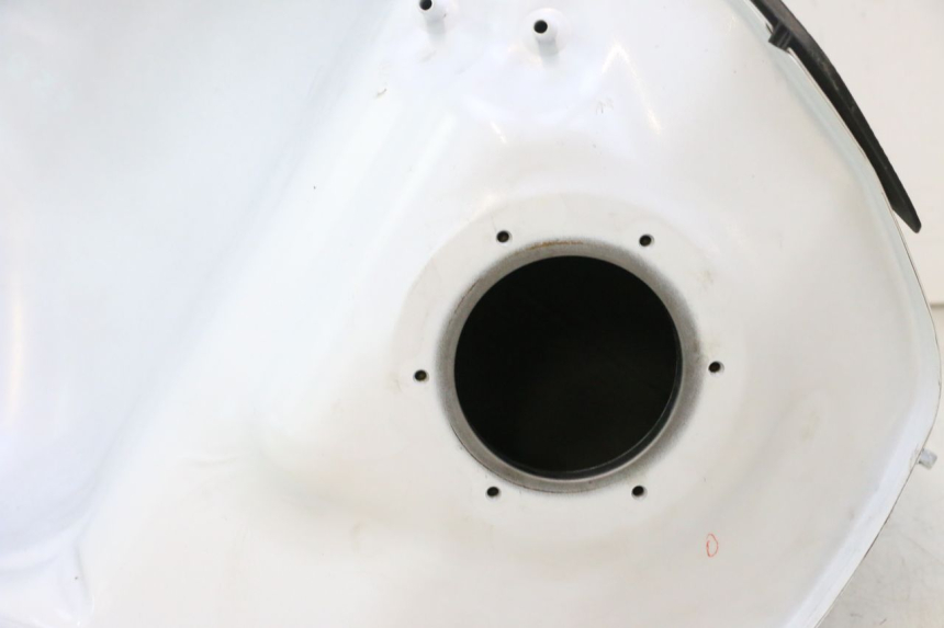 photo de KRAFTSTOFFTANK YAMAHA FZ8 800 (2010 - 2016) - Hochauflösende Nahaufnahme