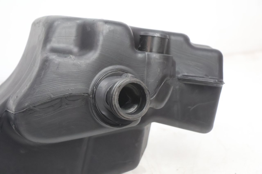 photo de KRAFTSTOFFTANK GILERA GP 800 (2007 - 2013) - Zoom auf Komponenten