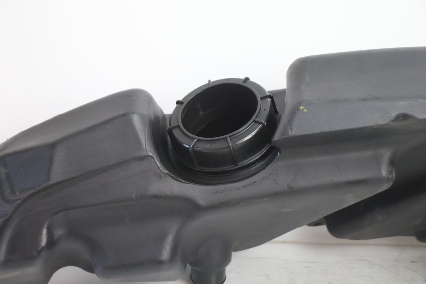 photo de KRAFTSTOFFTANK GILERA GP 800 (2007 - 2013) - Oberflächenzustand und Material