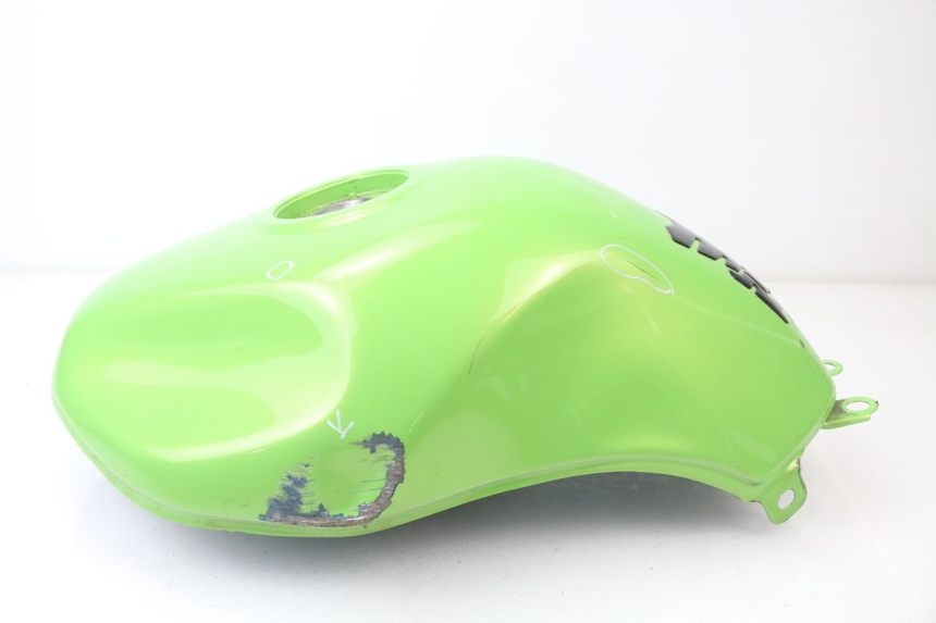 photo de KRAFTSTOFFTANK SUZUKI GSF N BANDIT 600 (1996 - 1999) - Hochauflösende Nahaufnahme