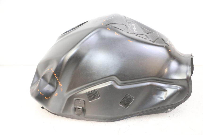 photo de KRAFTSTOFFTANK SUZUKI GSR 750 (2011 - 2017) - Zoom auf Komponenten