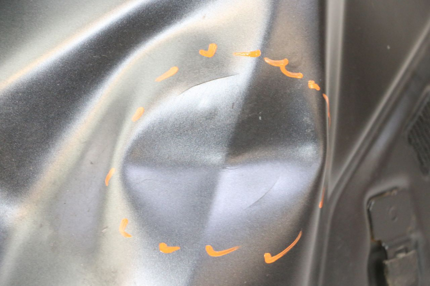 photo de KRAFTSTOFFTANK SUZUKI GSR 750 (2011 - 2017) - Hochauflösende Nahaufnahme