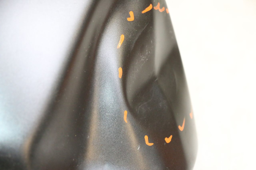 photo de KRAFTSTOFFTANK SUZUKI GSR 750 (2011 - 2017) - Fokus auf die Struktur