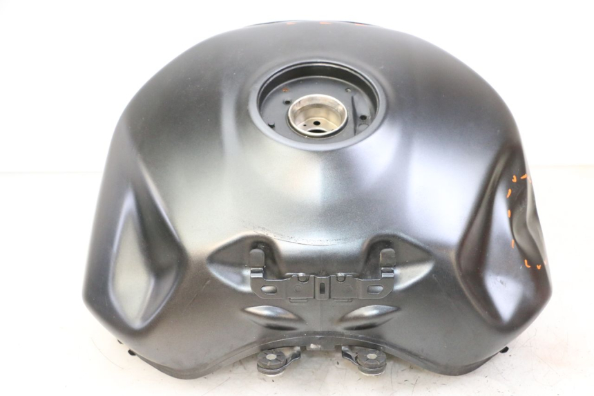 photo de KRAFTSTOFFTANK SUZUKI GSR 750 (2011 - 2017) - Alternativer Blickwinkel