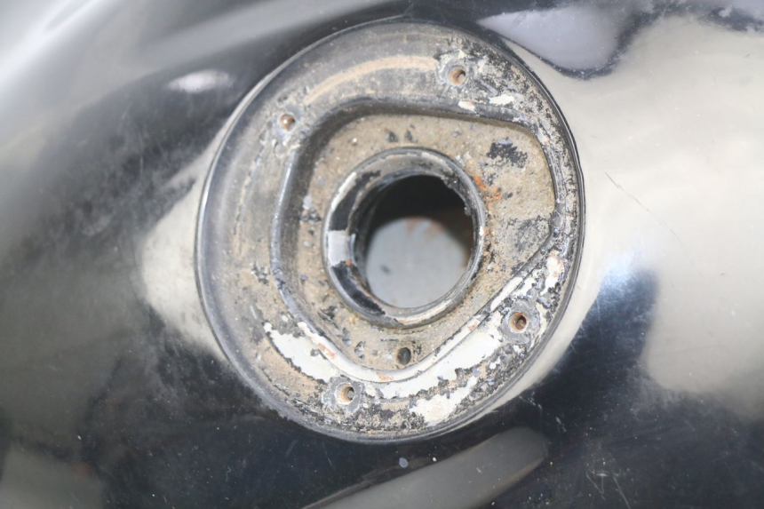 photo de KRAFTSTOFFTANK SUZUKI GSX-F GSX  F 1100 (1988 - 1994) - Hochauflösende Nahaufnahme