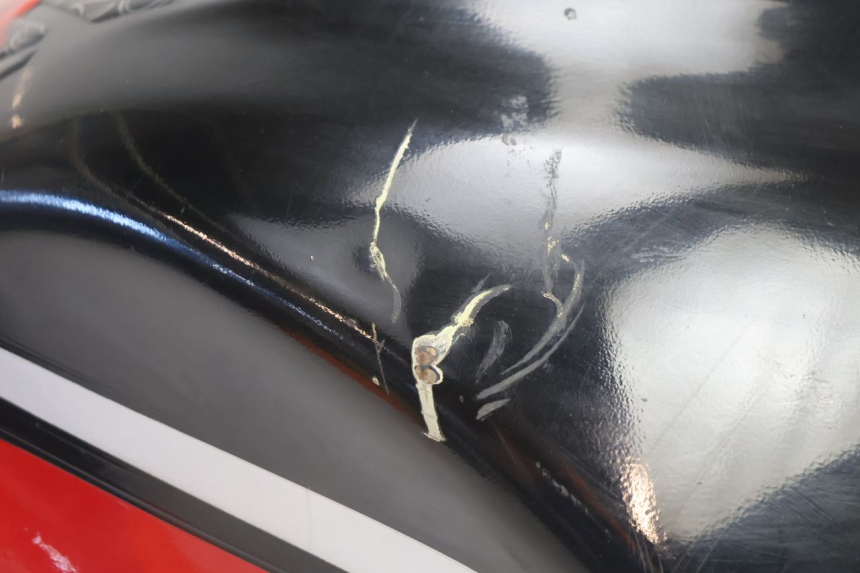 photo de KRAFTSTOFFTANK SUZUKI GSX F GSXF 750 (1988 - 1998) - Oberflächenzustand und Material