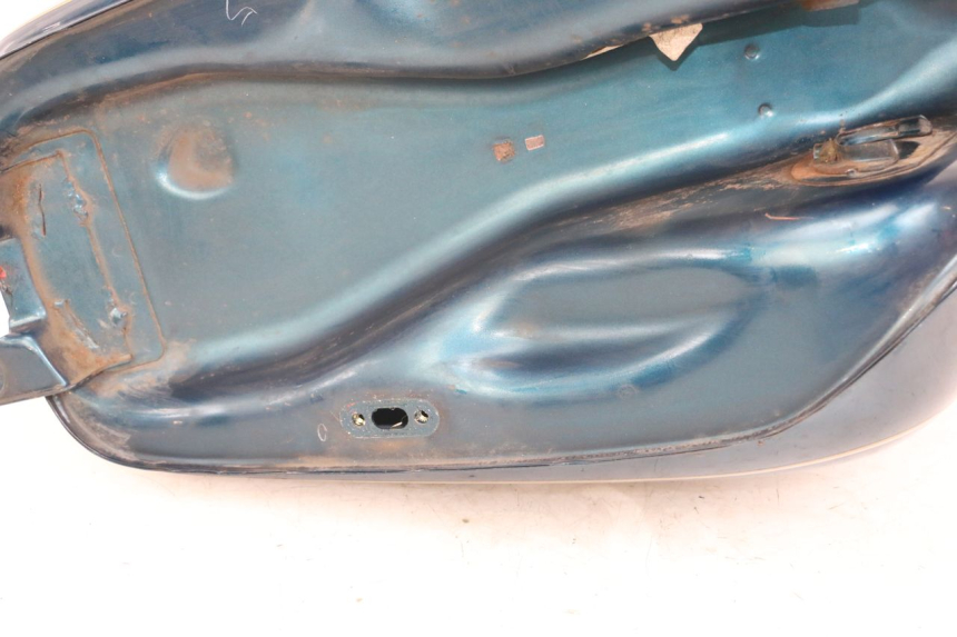 photo de KRAFTSTOFFTANK SUZUKI GZ MARAUDER 125 (1998 - 2004) - Details der Befestigungspunkte