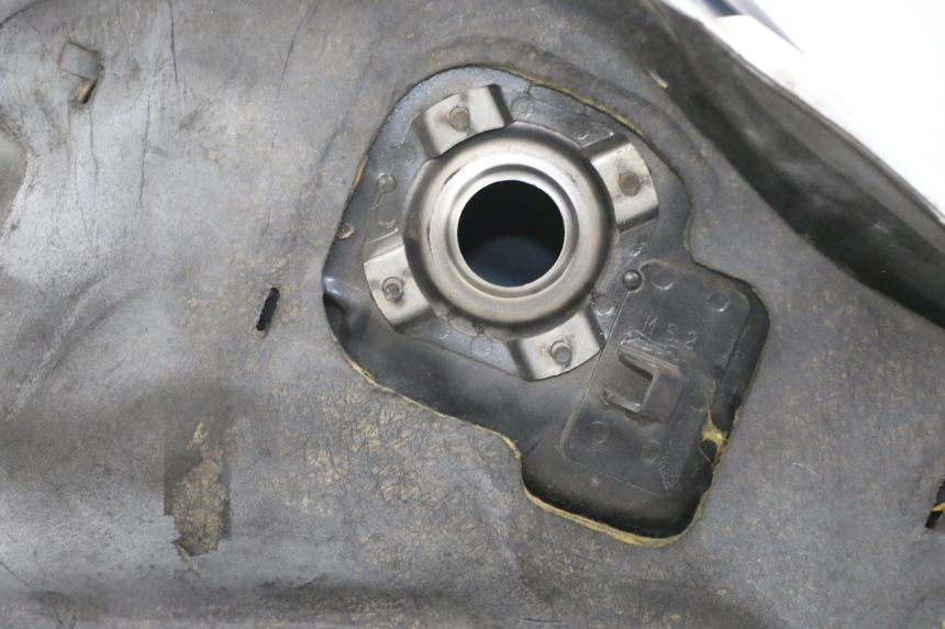 photo de KRAFTSTOFFTANK HONDA CBR F 1000 (1993 - 1996) - Detailansicht des Bauteils