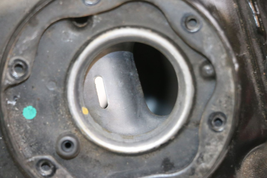 photo de KRAFTSTOFFTANK HUSQVARNA SVARTPILEN 401 (2018 - 2023) - Zoom auf Gebrauchszustand