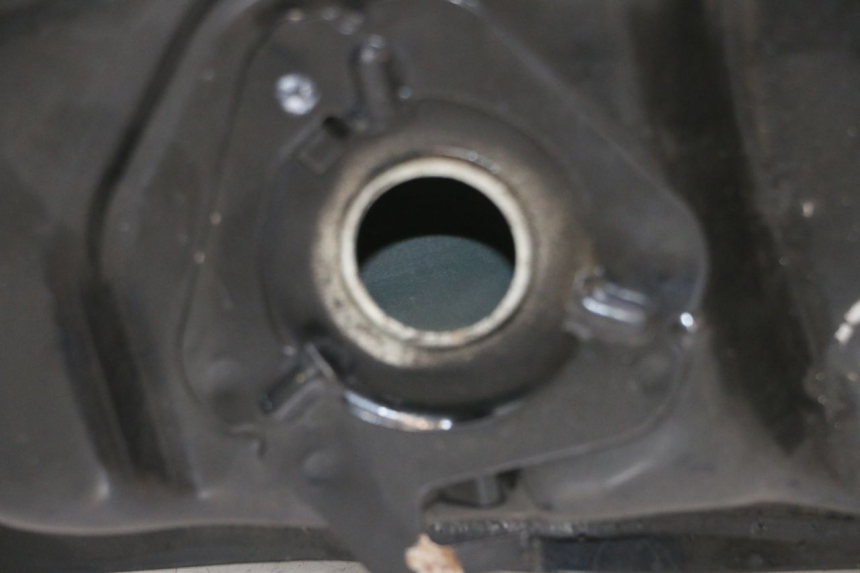 photo de KRAFTSTOFFTANK SYM JET 14 4T 50 (2018 - 2022) - Details der Befestigungspunkte