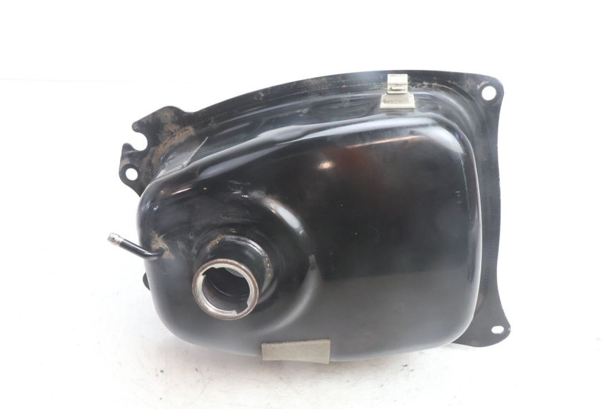 photo de KRAFTSTOFFTANK YAMAHA N-MAX NMAX 125 (2021 - 2024) - Details der Befestigungspunkte