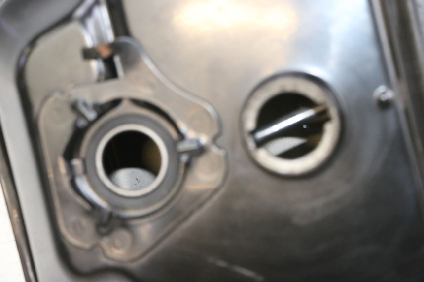 photo de KRAFTSTOFFTANK JM MOTORS OLDIES GT 4T 50 (2018 - 2025) - Oberflächenzustand und Material