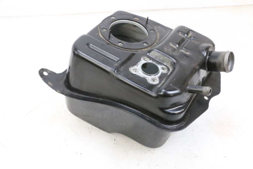 photo de KRAFTSTOFFTANK SYM ORBIT III 3 4T 50 (2021 - 2025) - Oberflächenzustand und Material