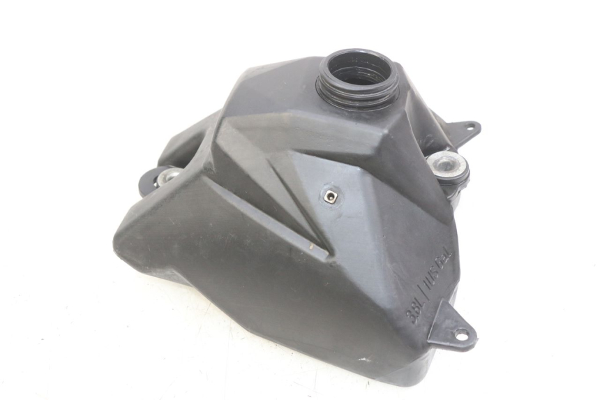 photo de KRAFTSTOFFTANK YCF PILOT 125 - Details der Befestigungspunkte