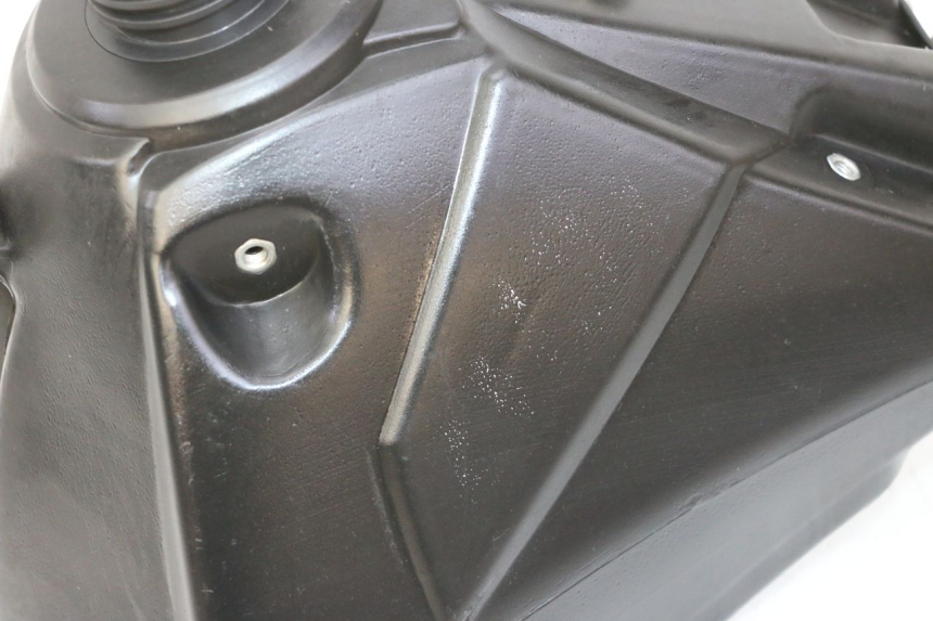 photo de KRAFTSTOFFTANK APOLLO RFZ 125 - Details der Befestigungspunkte