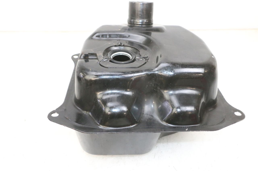 photo de KRAFTSTOFFTANK TNT MOTOR ROMA 10' 4T 50 (2019 - 2022) - Details der Befestigungspunkte