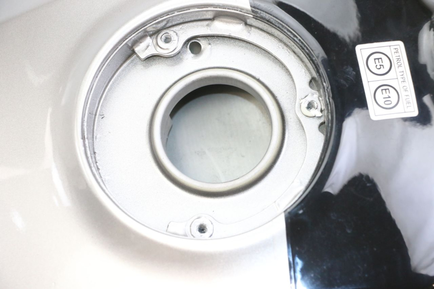 photo de KRAFTSTOFFTANK ROYAL ENFIELD SCRAM 411 (2022 - 2024) - Technische Nahaufnahme