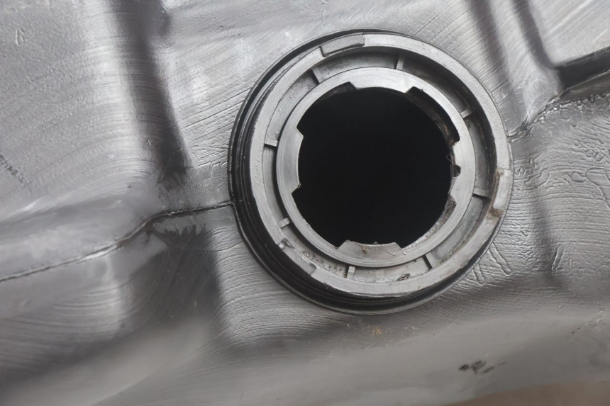 photo de KRAFTSTOFFTANK GILERA RUNNER SP 50 (2002 - 2004) - Details der Befestigungspunkte