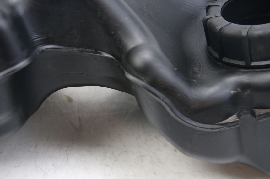 photo de KRAFTSTOFFTANK SUZUKI SIXTEEN 125 (2008 - 2010) - Weitere Ansicht des Artikels