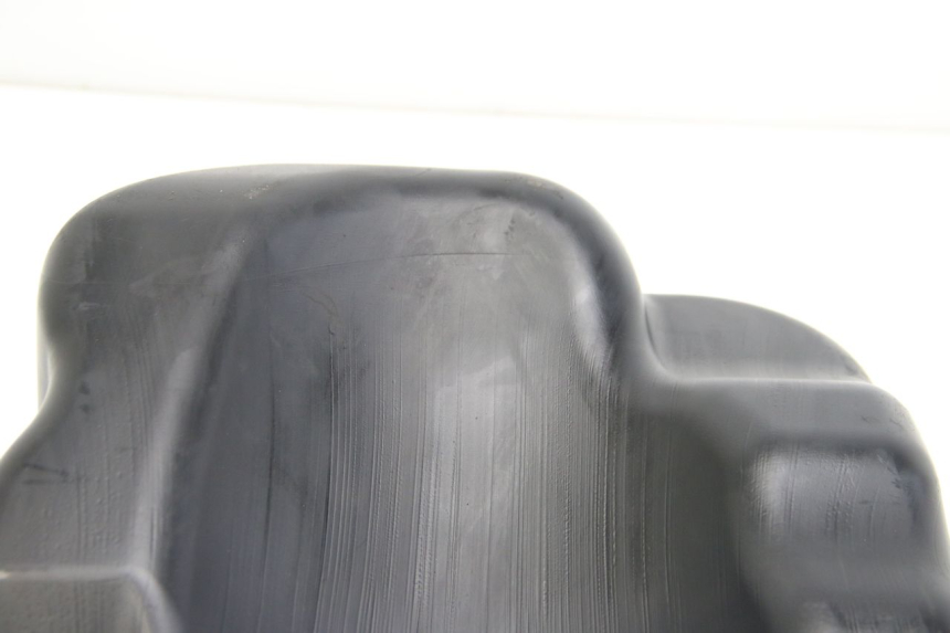 photo de KRAFTSTOFFTANK SUZUKI SIXTEEN 125 (2008 - 2010) - Zoom auf Komponenten