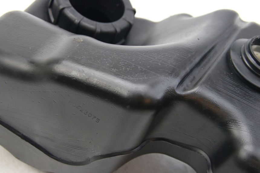 photo de KRAFTSTOFFTANK SUZUKI SIXTEEN 125 (2008 - 2010) - Technische Nahaufnahme