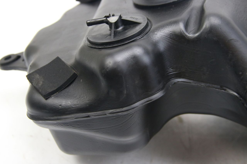 photo de KRAFTSTOFFTANK SUZUKI SIXTEEN 125 (2008 - 2010) - Kennzeichnungen und Originalreferenzen