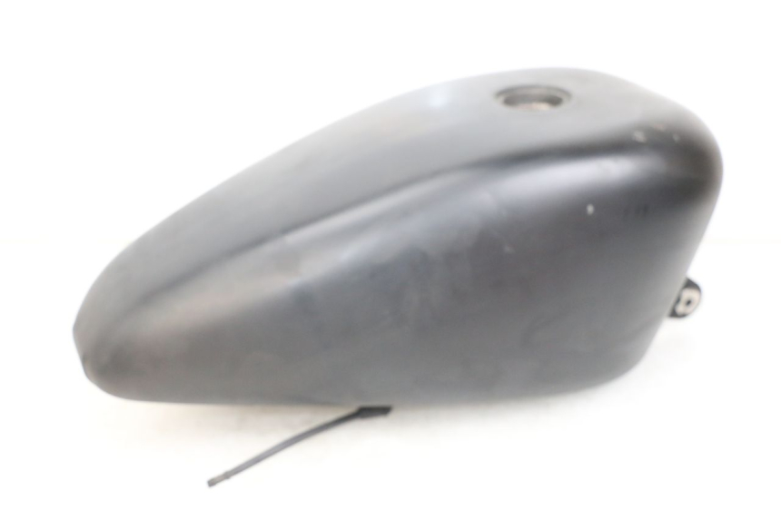 photo de KRAFTSTOFFTANK HARLEY DAVIDSON SPORTSTER XL CUSTOM 1200 (2003 - 2004) - Zoom auf Gebrauchszustand