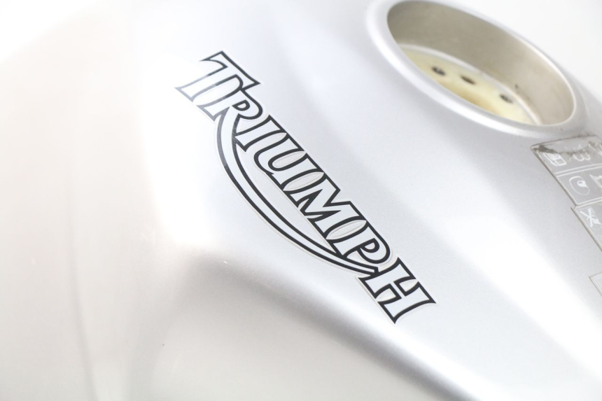 photo de KRAFTSTOFFTANK TRIUMPH SPRINT ST ABS 1050 (2005 - 2007) - Zoom auf Komponenten