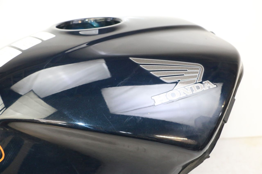 photo de KRAFTSTOFFTANK HONDA ST PAN EUROPEAN 1300 (2002 - 2013) - Zoom auf Komponenten