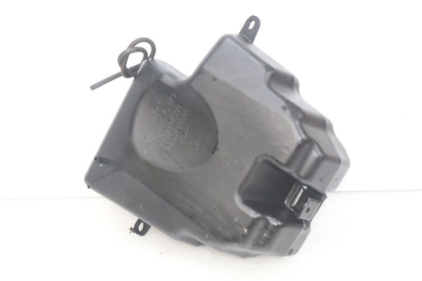 photo de KRAFTSTOFFTANK PEUGEOT STREETZONE 4T 50 (2018 - 2023) - Zoom auf Gebrauchszustand