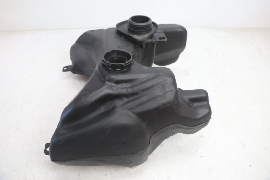 photo de KRAFTSTOFFTANK PEUGEOT TREKKER 50 (1995 - 2004) - Details der Befestigungspunkte