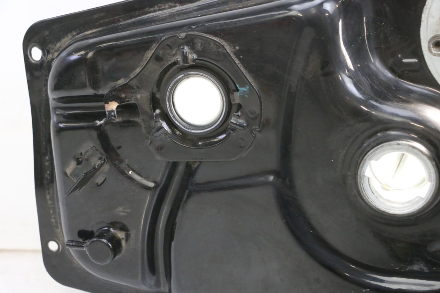 photo de KRAFTSTOFFTANK PEUGEOT TWEET PRO EFI 4T 50 (2021 - 2022) - Oberflächenzustand und Material