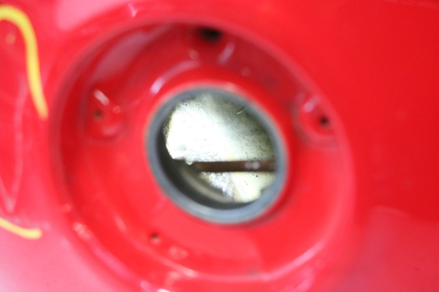 photo de KRAFTSTOFFTANK HONDA VFR FI RC46 800 (1998 - 2001) - Zoom auf Gebrauchszustand