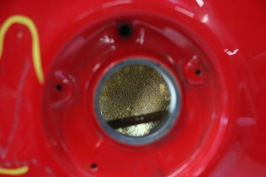 photo de KRAFTSTOFFTANK HONDA VFR FI RC46 800 (1998 - 2001) - Details der Befestigungspunkte