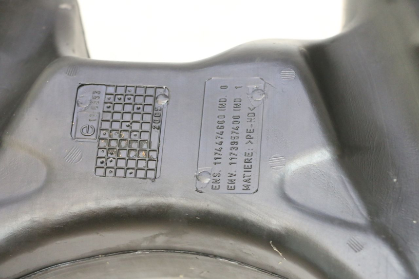 photo de KRAFTSTOFFTANK PEUGEOT VIVACITY 50 (2004 - 2009) - Details der Befestigungspunkte