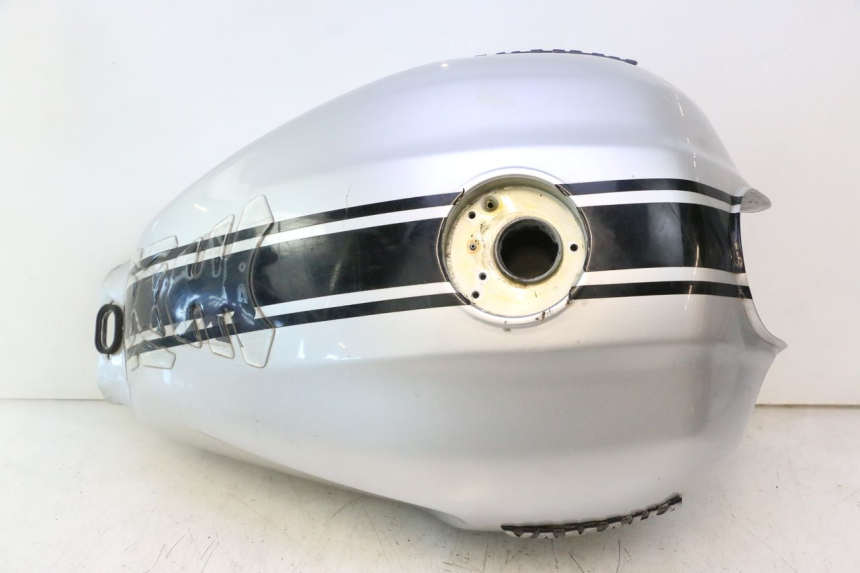 photo de KRAFTSTOFFTANK YAMAHA XJR 1300 (1998 - 2002) - Zoom auf Komponenten