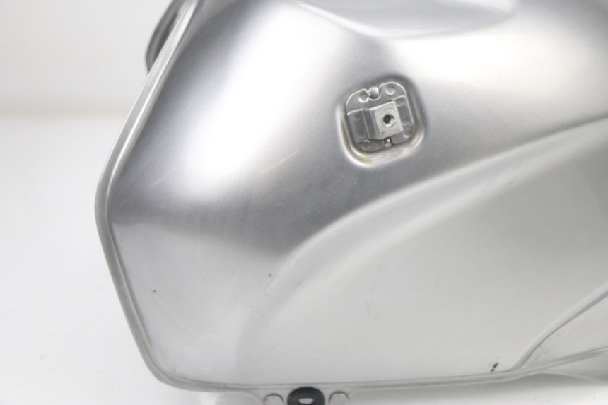 photo de KRAFTSTOFFTANK HONDA XLV VARADERO 125 (2000 - 2006) - Charakteristische Merkmale