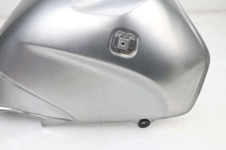 photo de KRAFTSTOFFTANK HONDA XLV VARADERO 125 (2000 - 2006) - Details der Befestigungspunkte