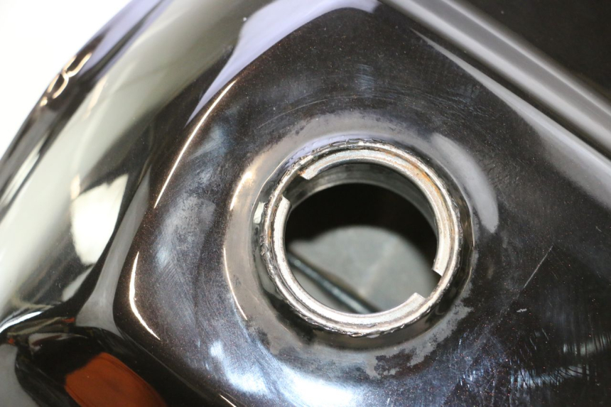 photo de KRAFTSTOFFTANK HONDA XRV AFRICA TWIN 750 (1990 - 1992) - Technische Nahaufnahme