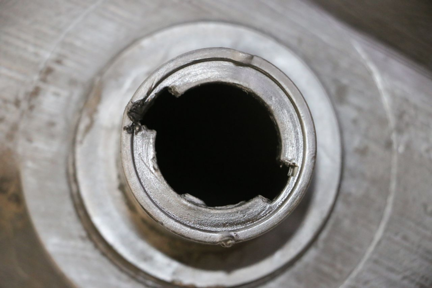 photo de KRAFTSTOFFTANK YAMAHA YP MAJESTY 125 (2007 - 2010) - Details der Befestigungspunkte