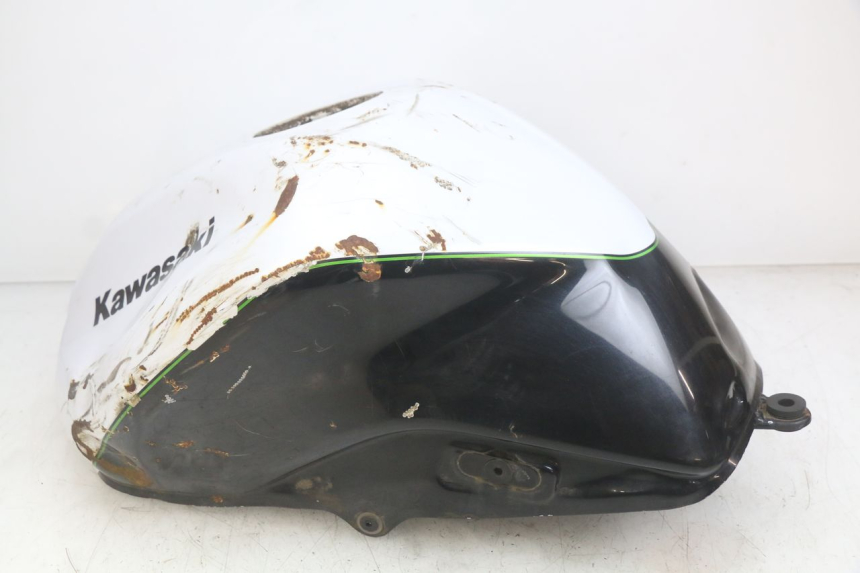 photo de KRAFTSTOFFTANK KAWASAKI Z 750 (2007 - 2013) - Hochauflösende Nahaufnahme