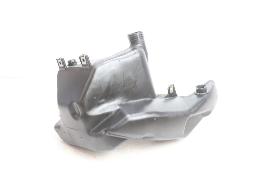 photo de KRAFTSTOFFTANK PIAGGIO ZIP 2T 50 (2009 - 2019) - Details der Befestigungspunkte