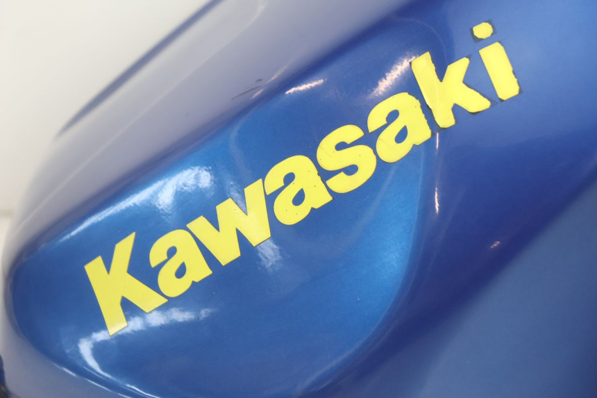 photo de KRAFTSTOFFTANK KAWASAKI ZX-6R ZX6R 600 (1995 - 1997) - Zoom auf Gebrauchszustand