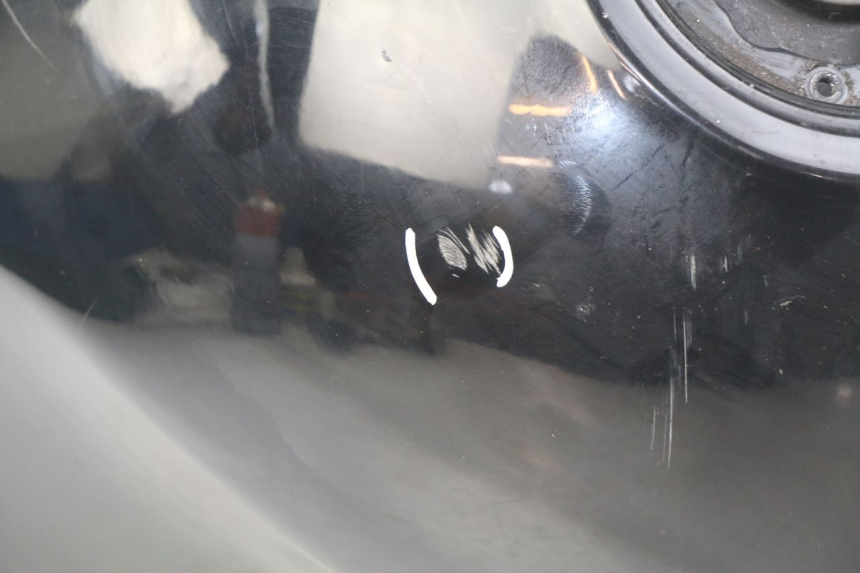 photo de KRAFTSTOFFTANK KAWASAKI ZZR 600 (1995 - 2004) - Zoom auf Komponenten