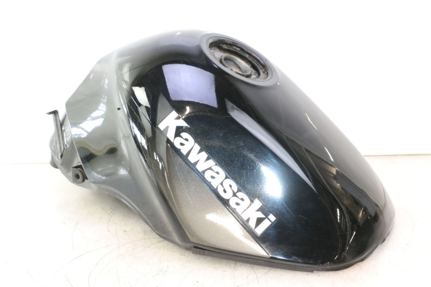photo de KRAFTSTOFFTANK KAWASAKI ZZR 600 (1995 - 2004) - Hauptansicht