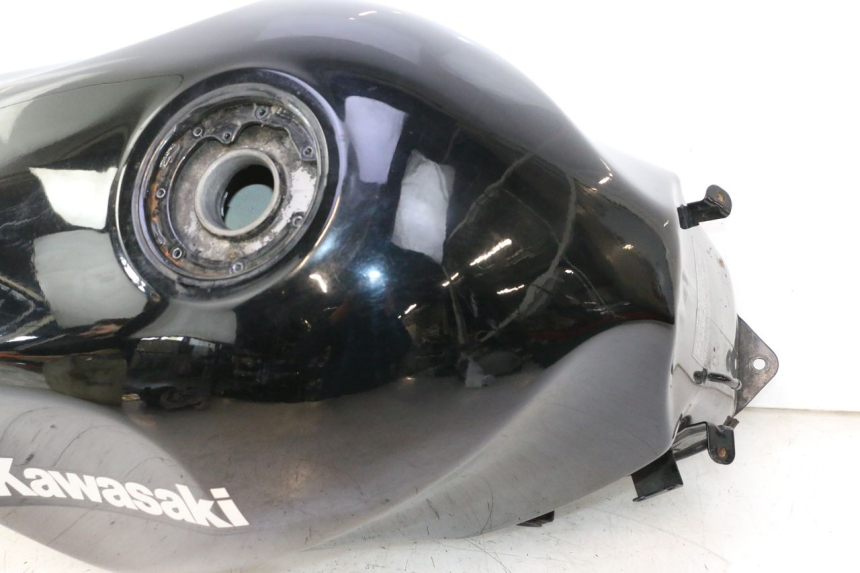 photo de KRAFTSTOFFTANK KAWASAKI ZZR 600 (1995 - 2004) - Charakteristische Merkmale