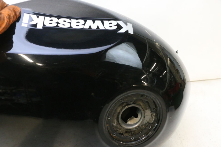 photo de KRAFTSTOFFTANK KAWASAKI ZZR 600 (1995 - 2004) - Zoom auf Komponenten